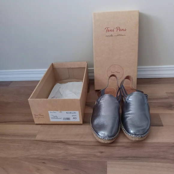 Shoes - Picture 2 of 5